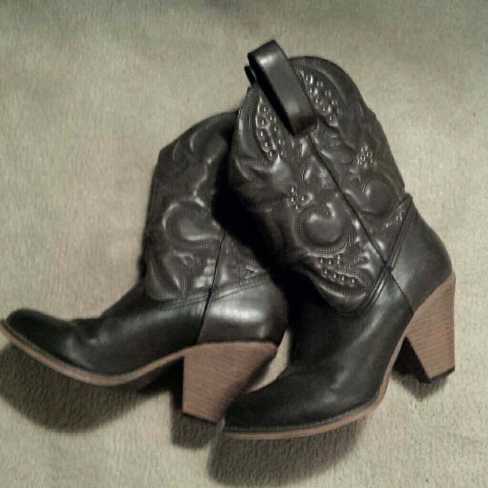 Women's cowboy boots